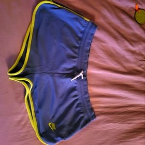 Nike shorts plus size xxl.